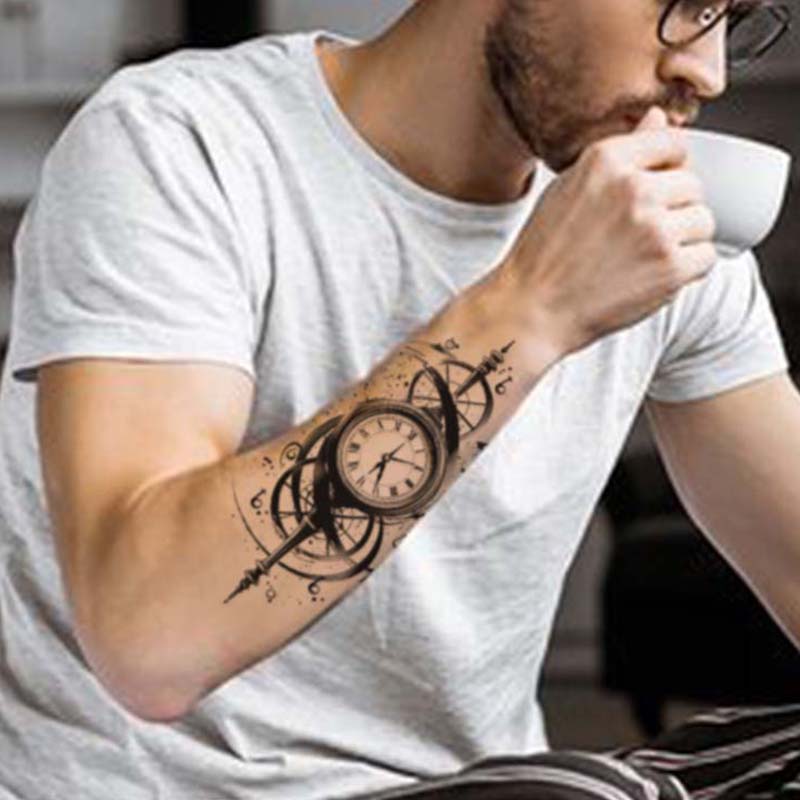 Tatuajes hombre reloj sale